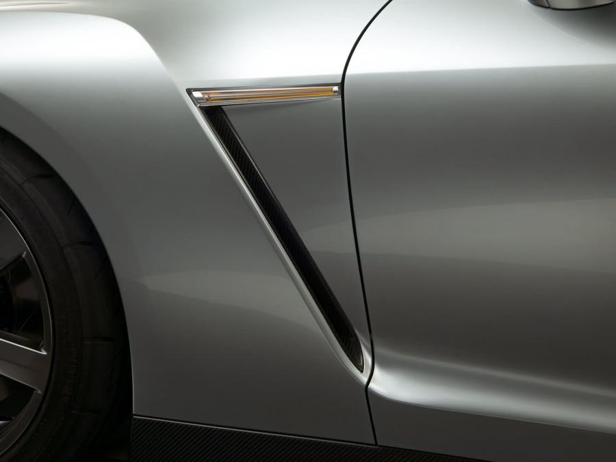 Детали экстерьера Nissan GT-R Proto Concept 2001 года  (фото 20 из 51)
